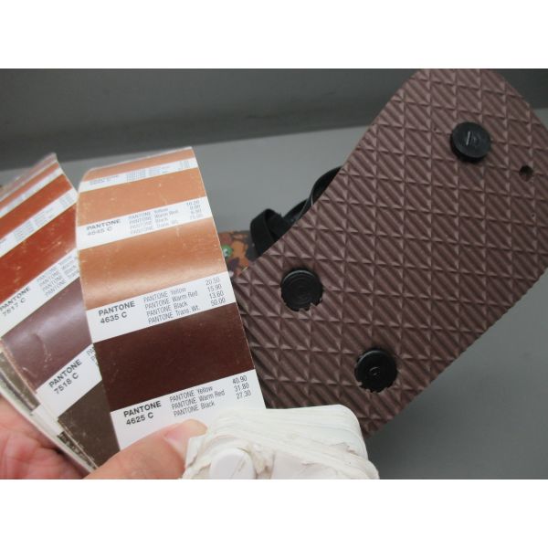 OEM PE EVA enfants personnage Flip Flops sandales ouvertes à l' orteil style Anti-slip Design