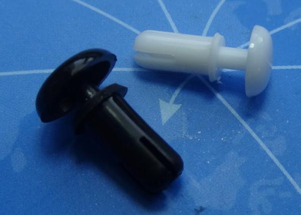 VK70036 Black / White Plastic Rivets , 66 Nylon Push Rivets R2056 R2672 R3045