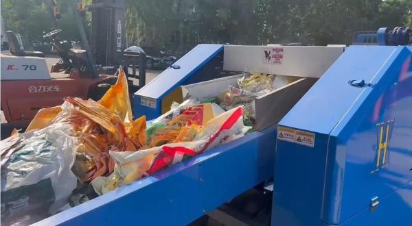 Máquina de trituração de sacos de tecido de alta eficiência com qualidade confiável.