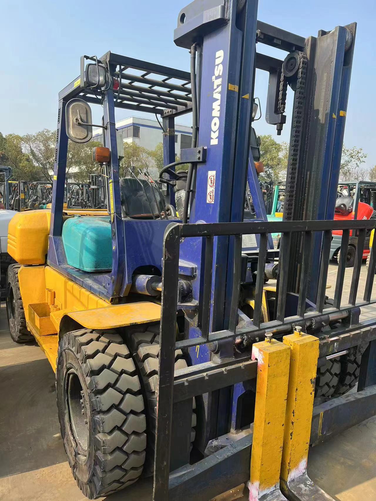 Подержанные вилочные погрузчики Komatsu 60 подержанное строительное оборудование и машины