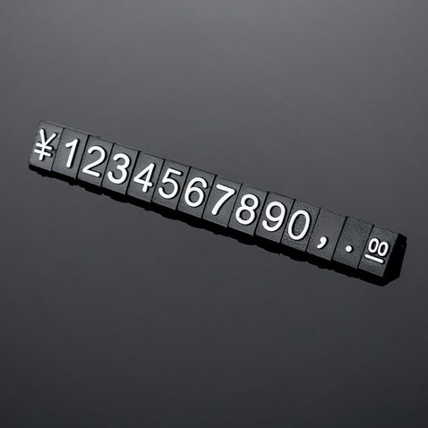 140 peças Os cubos de preço 5*3mm são feitos de plástico preto brilhante e têm letras brancas em relevo