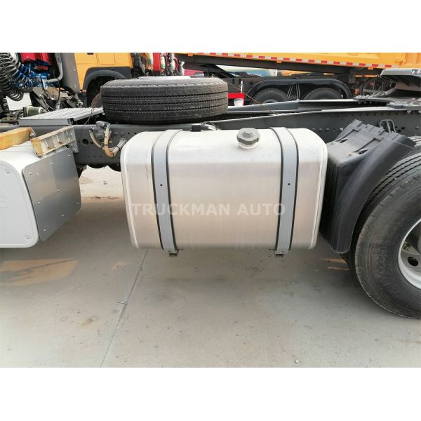 50 Tons SINOTRUK HOWO 420HP Prime Mover Truck With Tubeless Tire