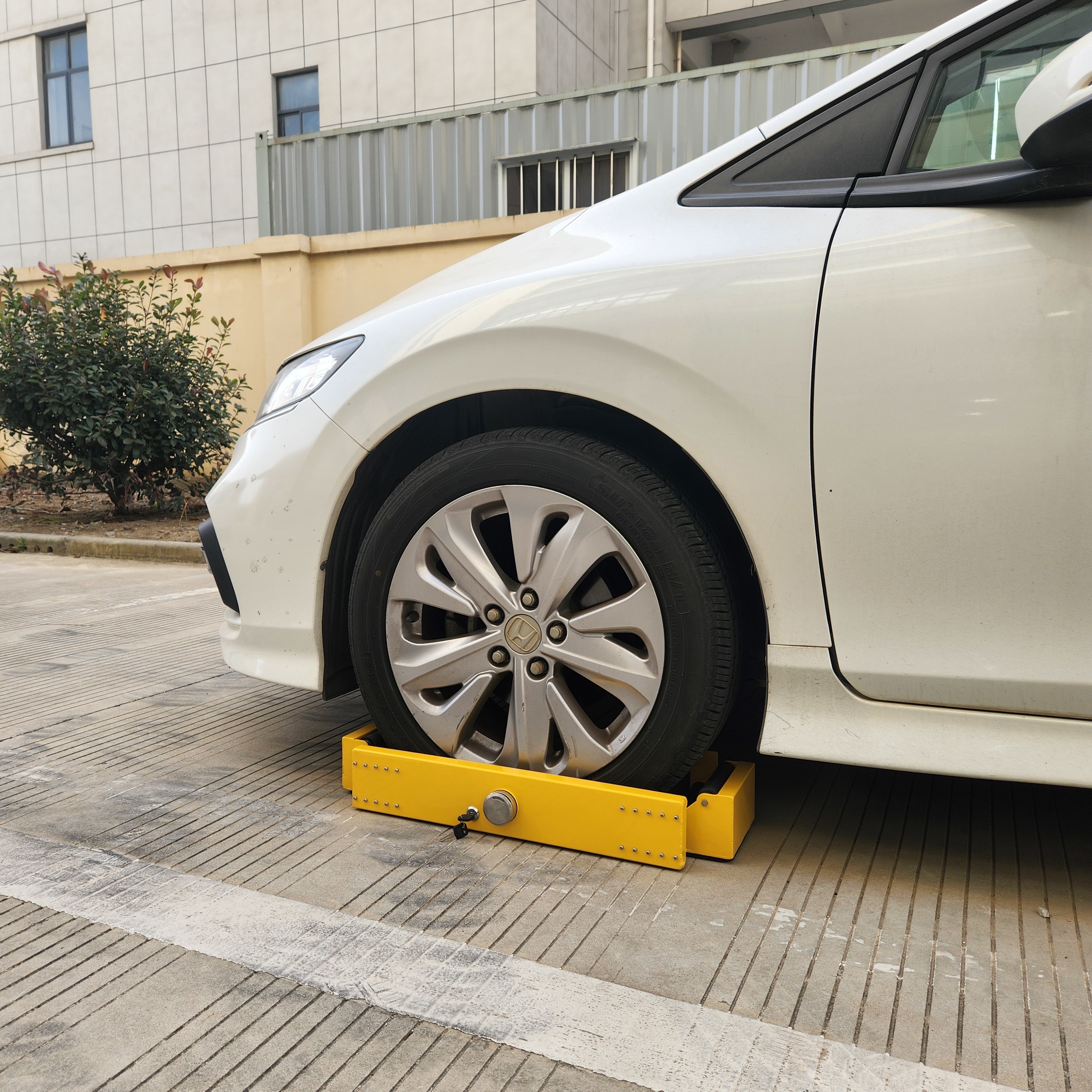 Electrostatic Spraying 5KG Lightweight Wheel Anti-theft Lock with Anti-slip Rubber Base for Secure Parking