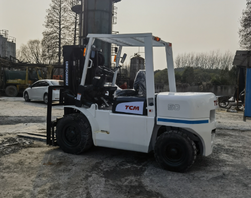 Powerful Diesel Engine 5 Ton TCM 3stage 4.5m FD100 DF50 FD70 Used Forklift in Japan