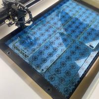Máquina de corte por láser de protección de pantalla de vidrio templado móvil Daqin para soluciones de distribución de accesorios telefónicos