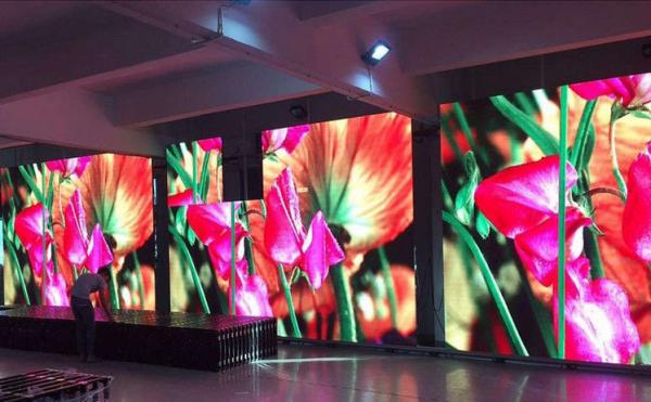 Contrôle de haute résolution de location d'intérieur de la densité 43222 LSN de pixel d'affichage à LED de P5