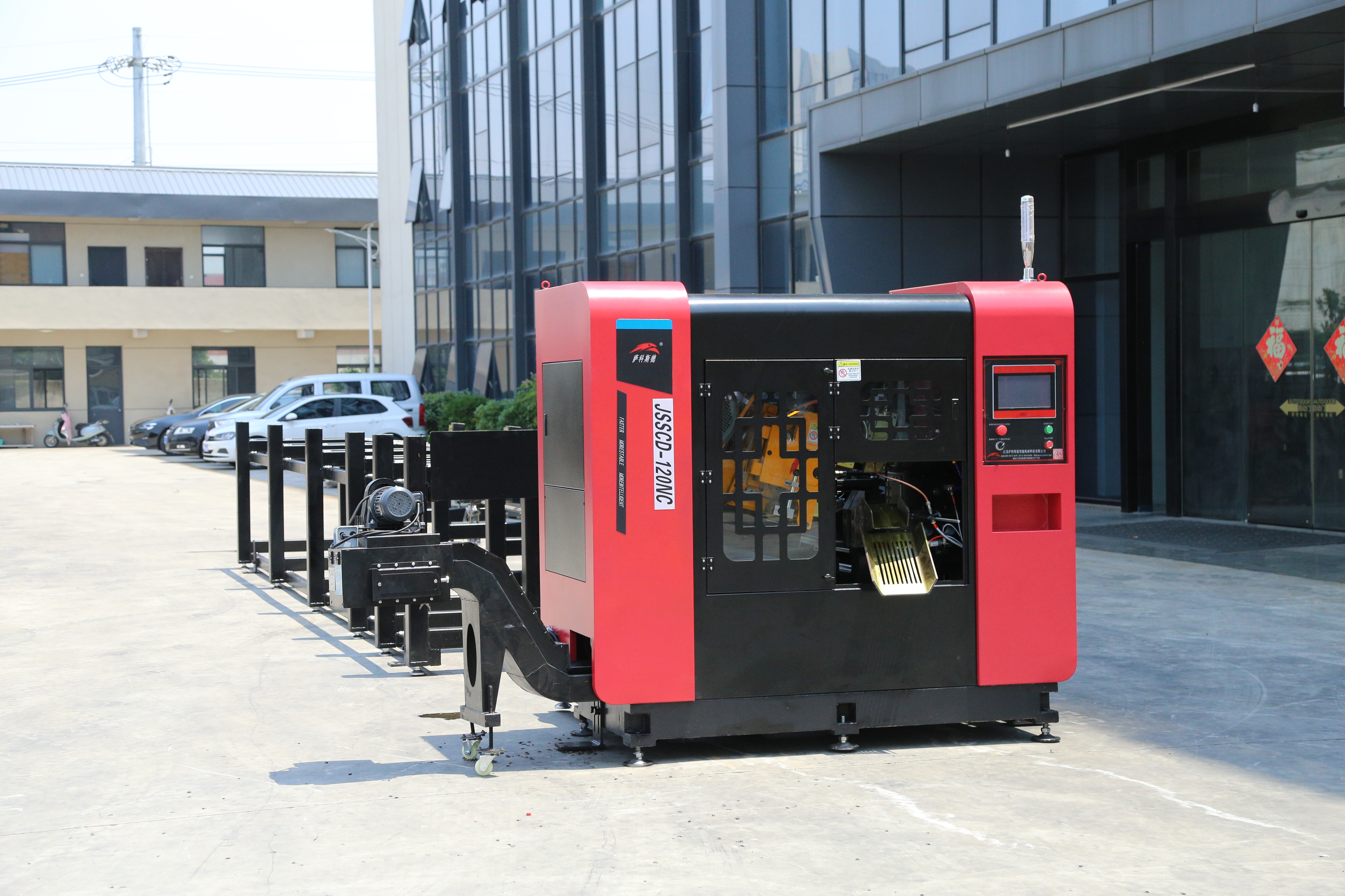 Angled Push CNC Circular Saw Machine Red Black Industrial Circular Saw