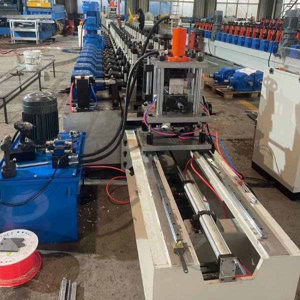 Máquina de moldagem de rolos de aço galvanizado e pista com servo após corte