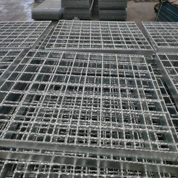 10mm Galvanized Surface Serrated Steel Grating Durable 12mm Flat Bar