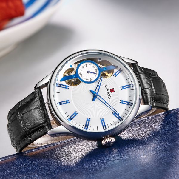 2.5D Mineral Glass Mens Stainless Steel Watches Double Movement Leather Strap