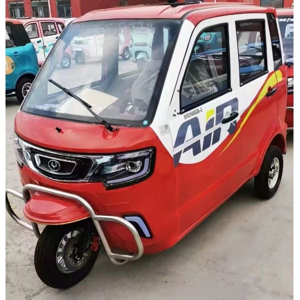 Spacious Design and Grade Ability 15-20° 1000W Enclosed Electric Three-Wheeler for Elderly