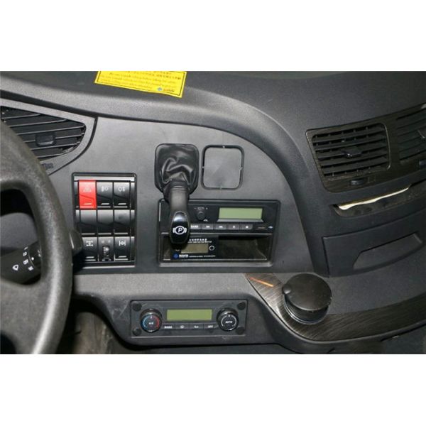 Large Capacity 8x4 FAW Diesel Fuel Storage Tank Truck Euro III Red Color