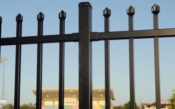 PVC Coated Ornamental Spear Top Security Steel Tubular Fence in Garden, Home, Factory, School, Villa