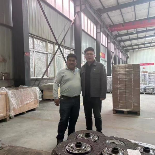 Heavy Truck Clutch Plate and Disc Year 2000-2013 OEM 1818010226 Stock