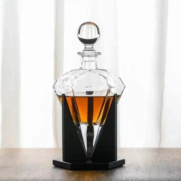 Liquor Clear Glass Diamond Shaped Bottle With Sophisticated Look