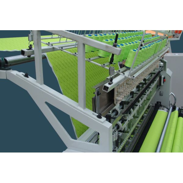 800 Rpm / h Digital Control Industrial Quilting Machine Three Needle Bar 380v 3.5kw Power