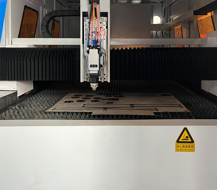 Industrial Double Table Model 6000w Sheet Metal Laser Cutting Machine with 4-axis Configuration and Yaskawa Servo Motor