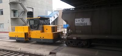Trator de dupla utilização ferroviário-rodoviário do tipo HTRR113 que utiliza motores de marcas de renome internacional