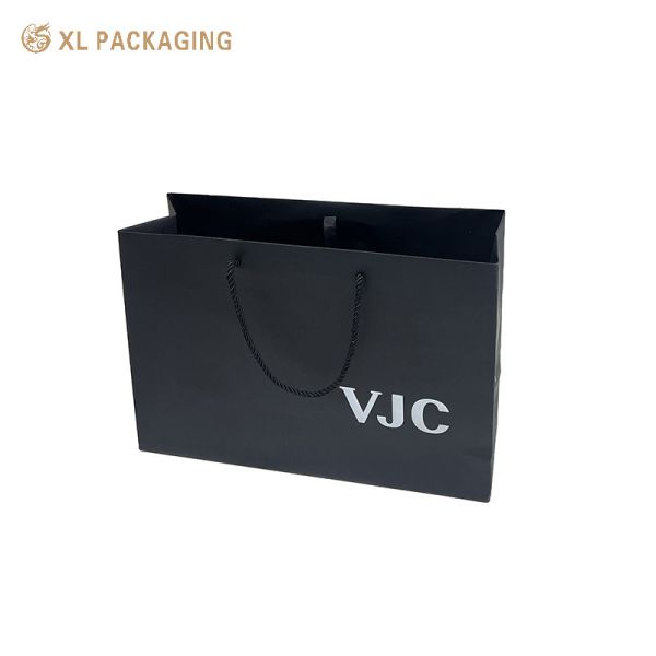 Настраиваемая упаковка Черная сумка со своим логотипом Покупка бумажных подарков Бизнес для обуви и одежды