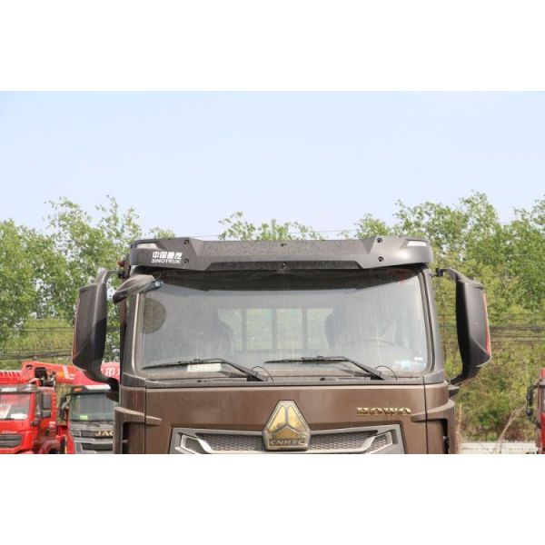 Sinotruk National Heavy Duty Truck HOWo NX 220HP 4X2 6.75m Hurdle Truck for Van Cargo