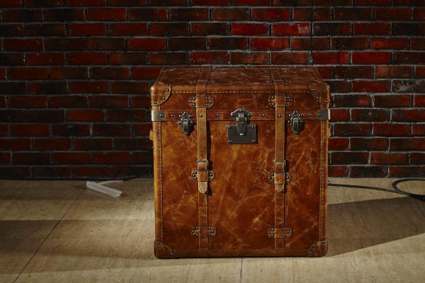 Brown Leather Storage Trunk Plywood Frame 0.275CBM Volume Without Drawers Storage