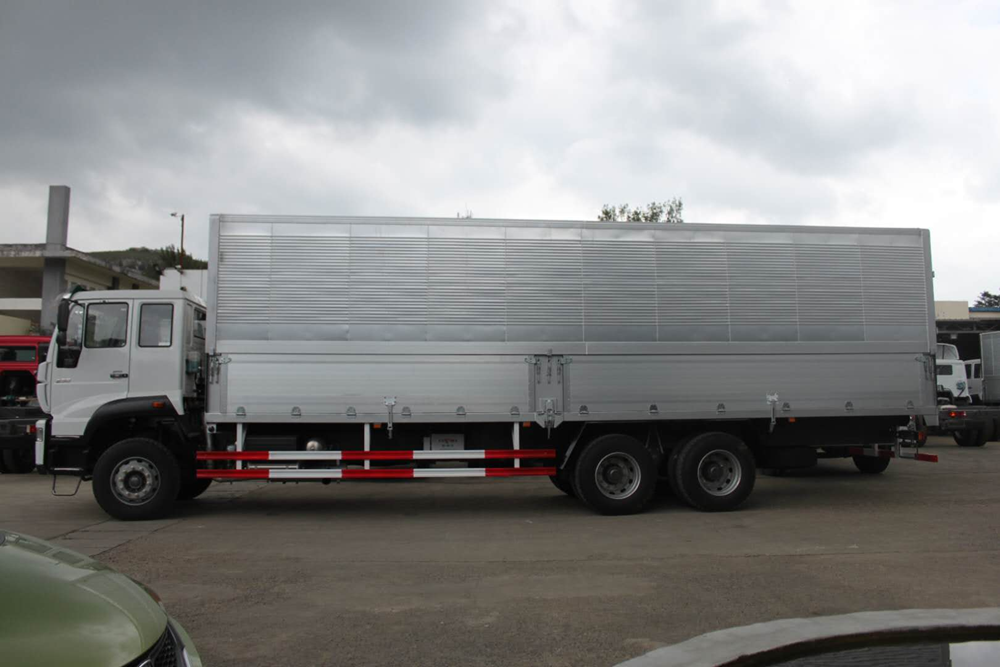 SINOTRUK HOWO 6X4 30T Грузовик Алюминиевая сплав Крылья