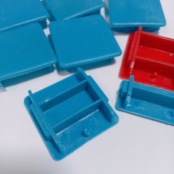 Пластиковый отливая в форму конец профиля затыкает квадратный трубопровод покрывает толщину 3mm для стальной трубки