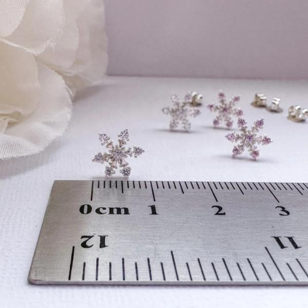 Boucles d'oreilles à clous flocon de neige en argent sterling 925 plaqué rhodium et oxydes de zirconium, 2g