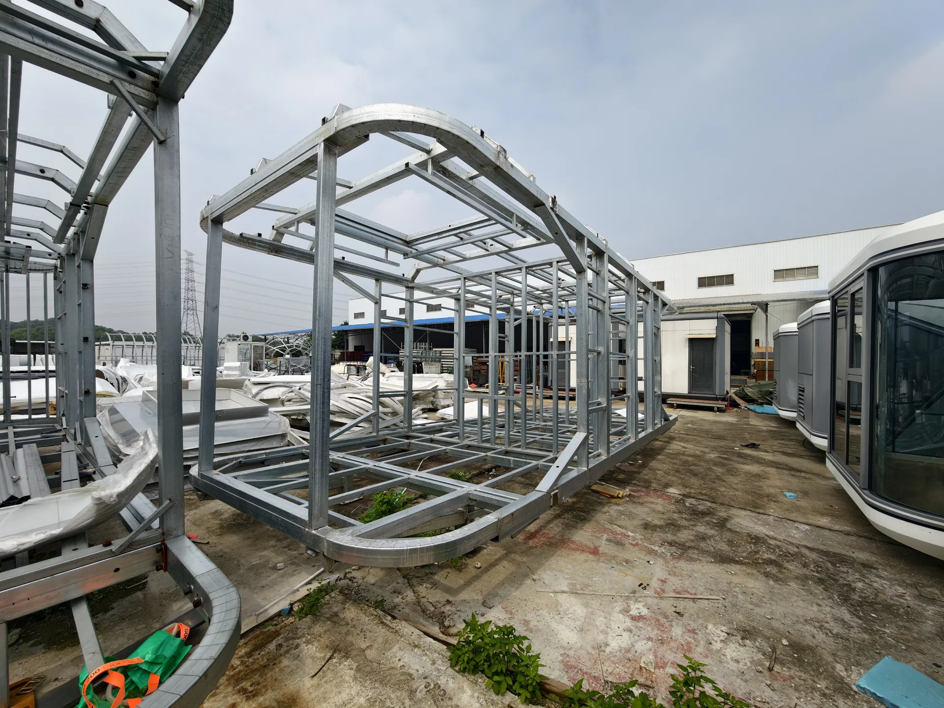 Luxury Space Capsule House Modular Prefab Cabin for Mountain Resort Forest Camping Hotel Tourist Attraction Accommodation Project
