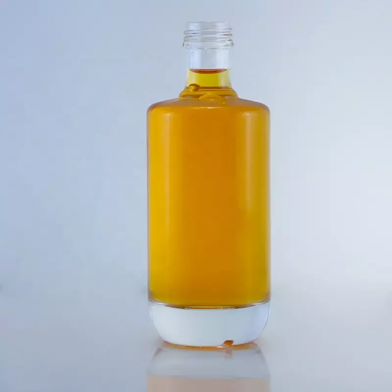 Round Shape Empty Glass Bottle With Screw Cap Decal Surface for 700 ml Vodka Bottle