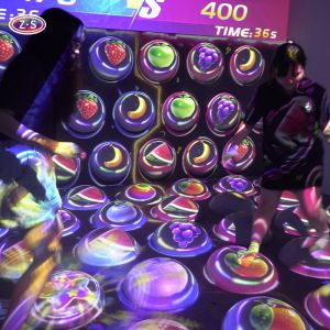 Juegos de pelota de proyección interactiva en tres modos: participación instantánea para niños