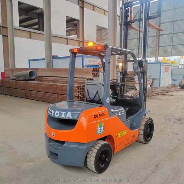 Toyota 8F30 Forklift Used Diesel Machine Reasonable for Building Material Shops