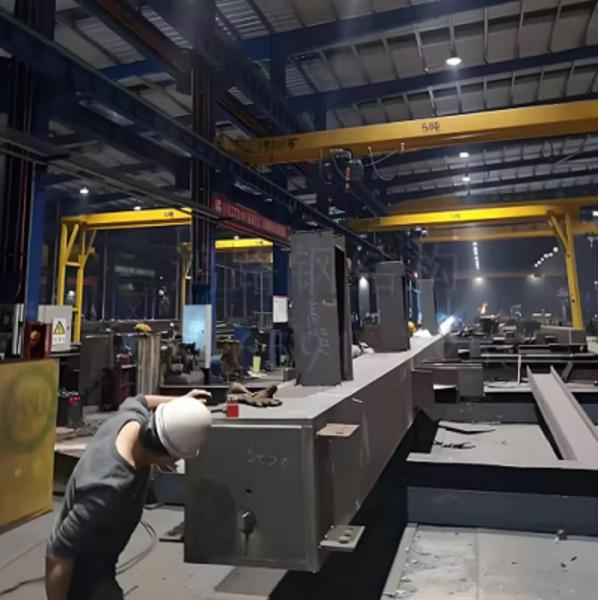 Modern Custom Heavy Steel Structure Multi Door Factory Garage Warehouse Office Area