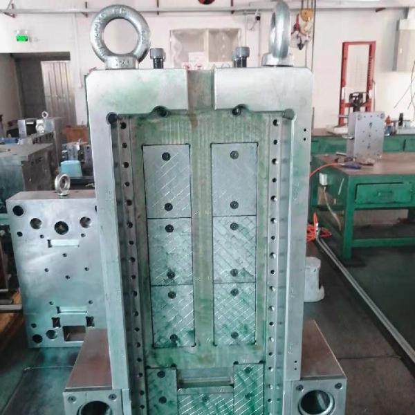 300K Shots SKD61 Base TPU Plastic Injection Mold