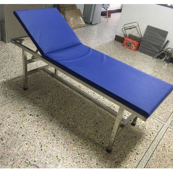 Lit de repos d'hôpital réglable pour patients en acier inoxydable avec matelas en cuir PU et dossier