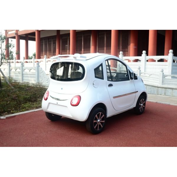 4 колеса управляют автомобилем города белого тела мини электрическим с 2 местами хорошими взбирающся способность