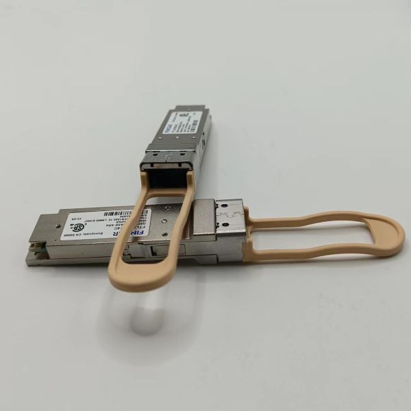 Module optique multimode Finisar FTL410QE4C QSFP 40G 850nm 100 mètres interface MPO adapté aux commutateurs de centre de données