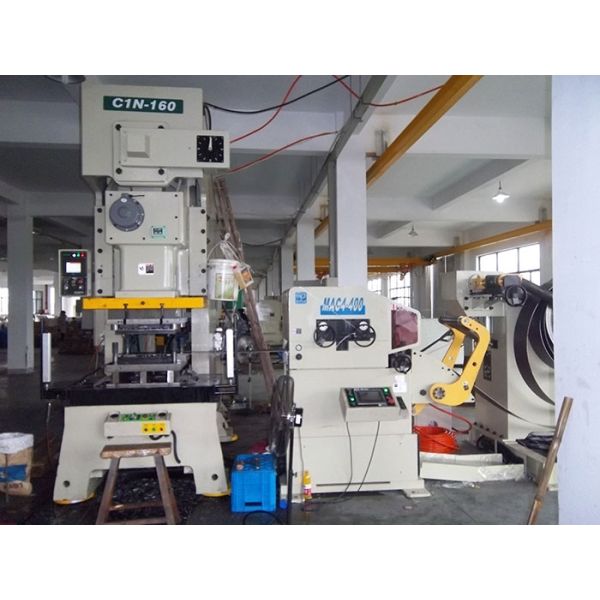 Автоматизация пунша глубинной вытяжки металла машины стальной пластины оборудования фидера шестерни выправляя