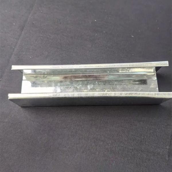 Pared de separación galvanizada ligera de metal y pista para decoración interior