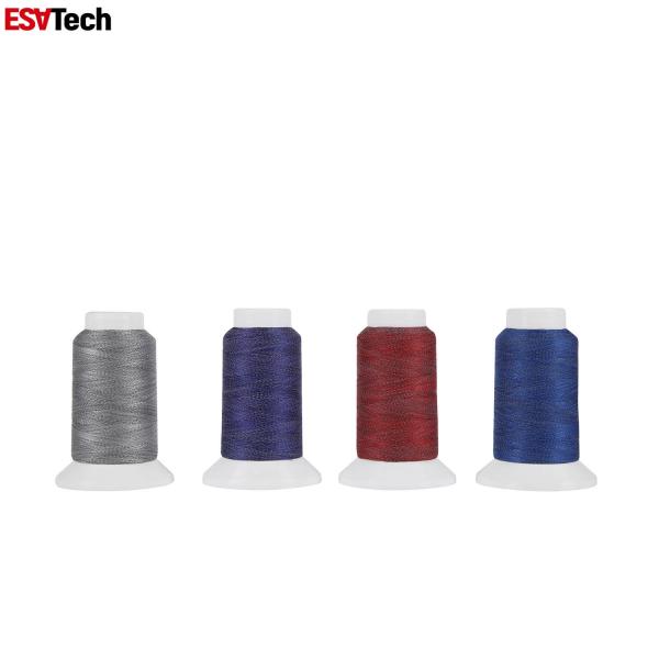 O fio reflexivo retro da linha para a roupa costurando de confecção de malhas do chapéu calça branco