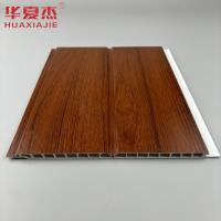 Panneau mural en pvc en forme de U en bois rouge résistant à l'humidité panneau de plafond en pvc pour la décoration du salon à domicile