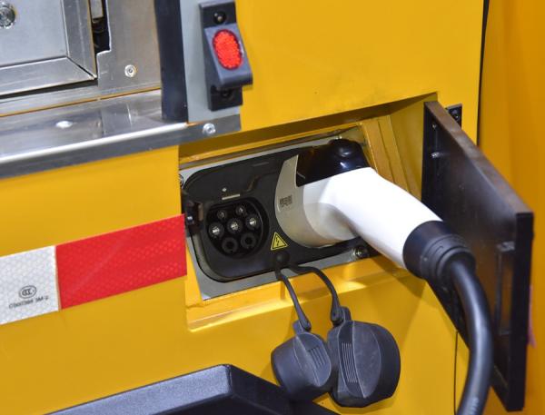 Export Fast Ship Petrol Fuel Hybrid Chang An Hunter 470Nm  2.0T 272 Ps Pickup truck EV New Car