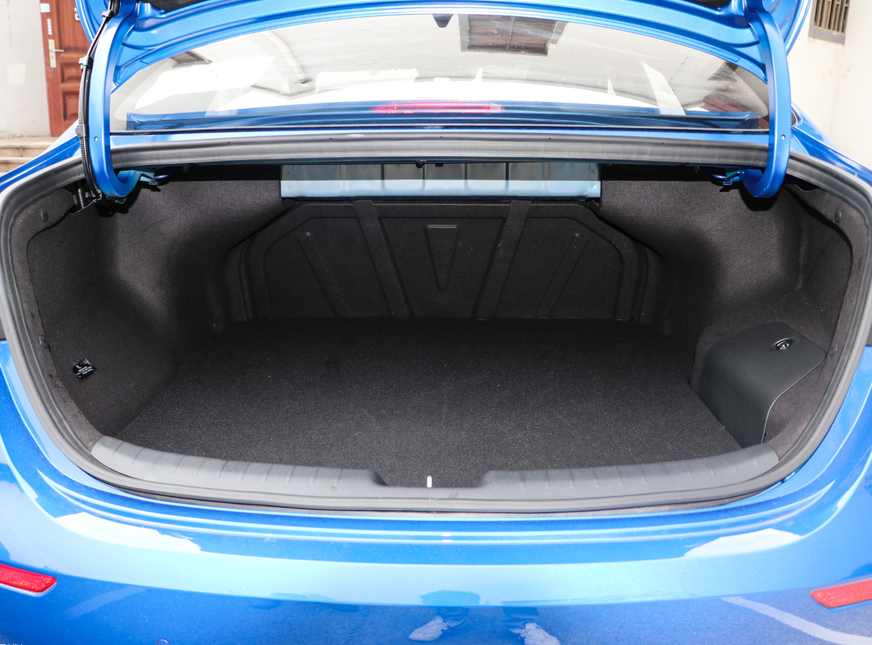 Левое рулевое управление Литий батарея KIA K3 2024 Электромобиль Энергетическое транспортное средство Седан для взрослых