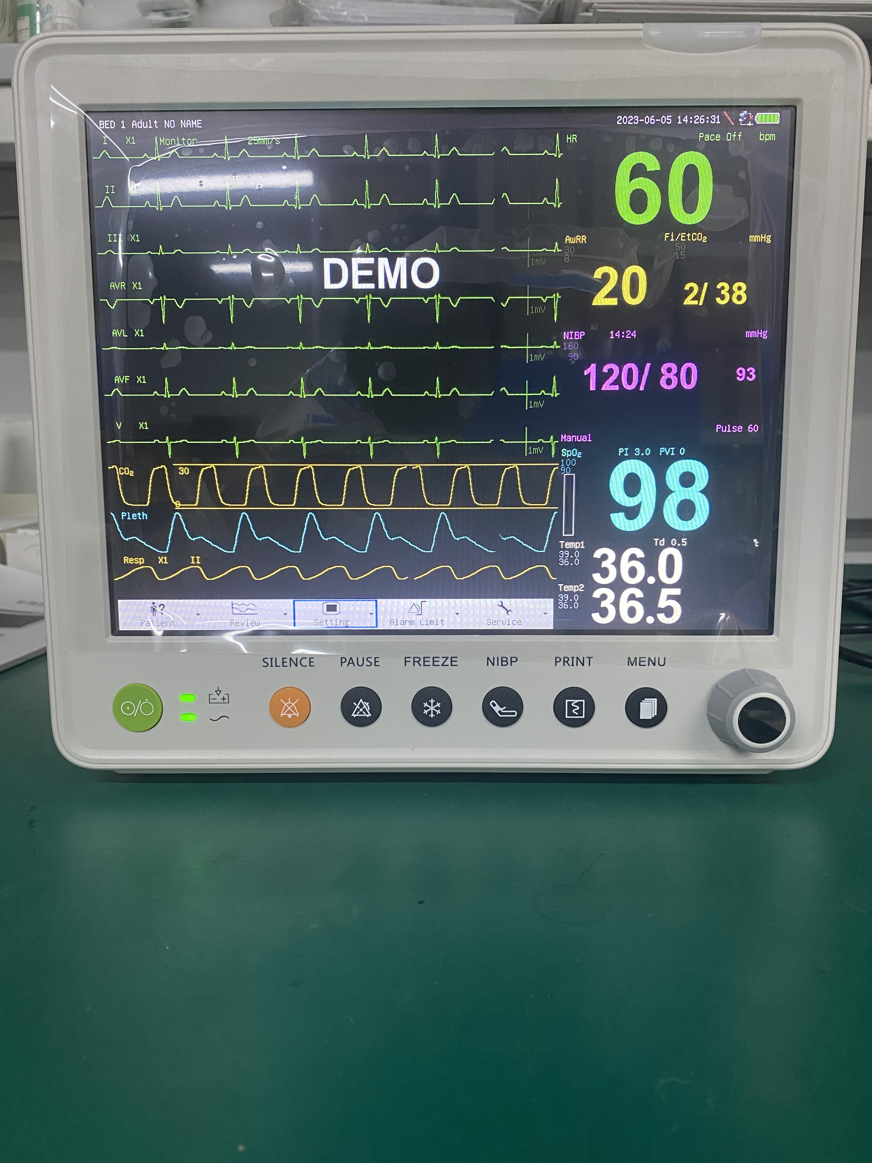 Портативный терпеливый монитор с параметрами PR ETCO2 ECG NIBP SPO2 RESP TEMP