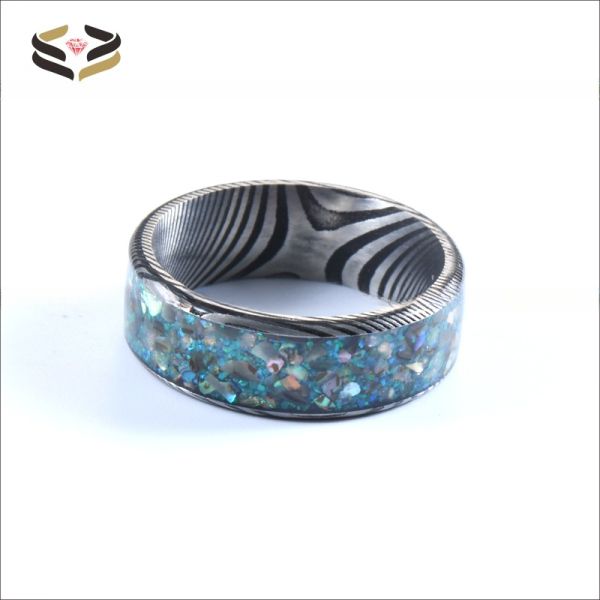 Anillo de boda para hombre de acero Damasco de 8 mm con incrustaciones de ópalo y concha coloridos