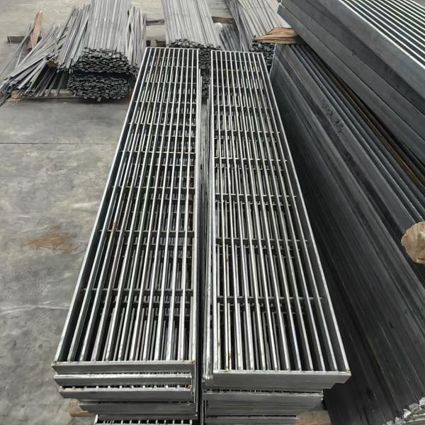 Non Skid Grating in Aluminum/Steel/SS for Various Applications