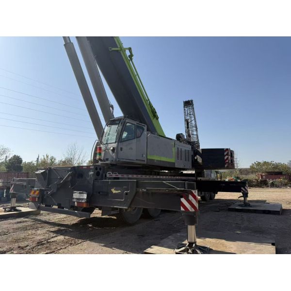 2020 Zoomlion Used Crane ZTC4000V653 Main Boom: 81m Jib: 42m Counterweight: 100 Tons Operating Hours: 3141h Excellent Working Condition.