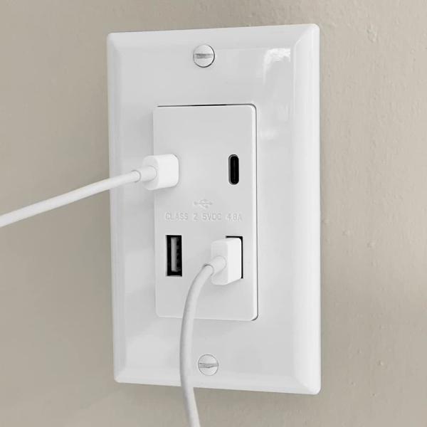 Convenient Charging USB Wall Outlet 2 Type C USB Socket 5V DC