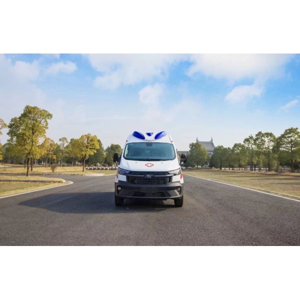 Euro 5 4*2 Ford Emergency Ambulance Car With First Aid Equipment And Cabinet In Side