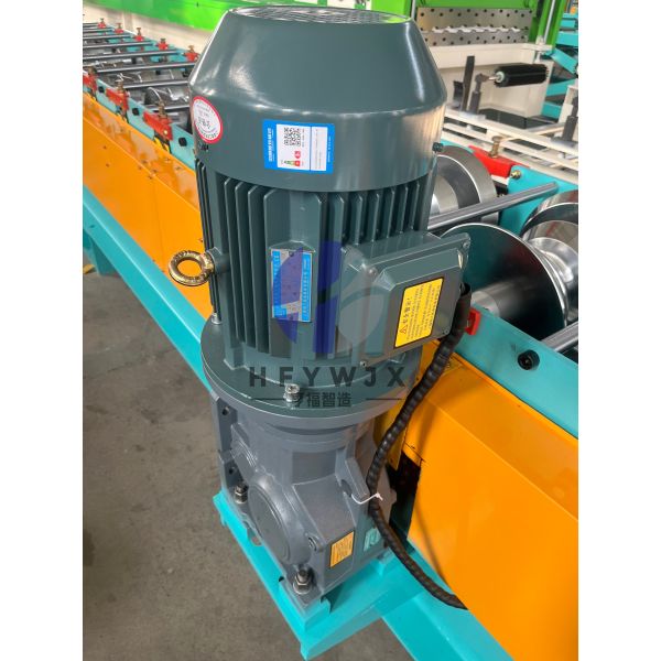 High Accuracy Length Control 300 Ridge Cap Machine with 18 Forming Stations and 1-Inch Chain Drive